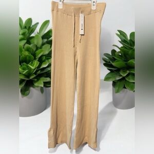 NWT! Aqua Bloomingdale’s Ribbed Knit Pants, Large